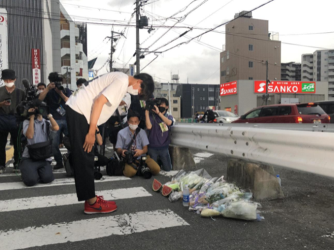 安倍遇害现场(《日刊体育》)