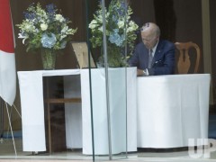 快讯！安倍晋三遭枪击身亡，拜登前往日本驻美使馆吊唁