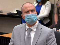 美国跪杀黑人前警察肖万被判21年监禁