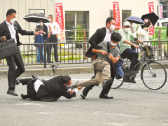 枪杀安倍嫌犯邻居受访：每晚都会听到其房间传来砰砰声，相当可怕