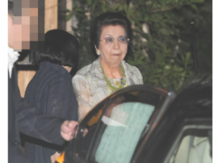 安倍94岁母亲看新闻得知儿子中枪：一时愣住，下秒大哭