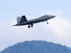 韩国首架自研战斗机KF-21首飞