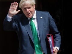 英媒：约翰逊获赠丘吉尔回忆录 总价高达750英镑