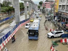 泰国首都曼谷遭遇数十年来最强降雨