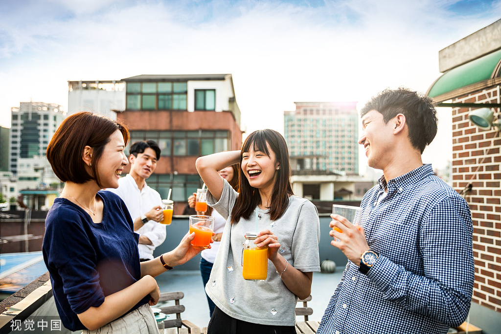 韩国首尔的年轻人。图源:视觉中国