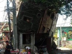 菲律宾震中地区房屋受损严重 电力供应已中断
